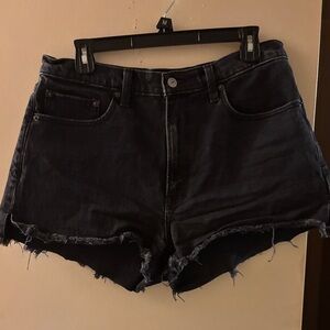 Size 30/10: Abercrombie & Fitch Black Denim Jean Shorts

The Mom Short High Rise